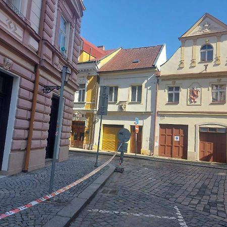 Apartman V Centru Na Velkem Namesti Hradec Králové Eksteriør bilde