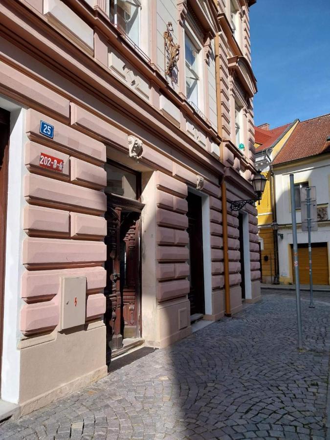 Apartman V Centru Na Velkem Namesti Hradec Králové Eksteriør bilde