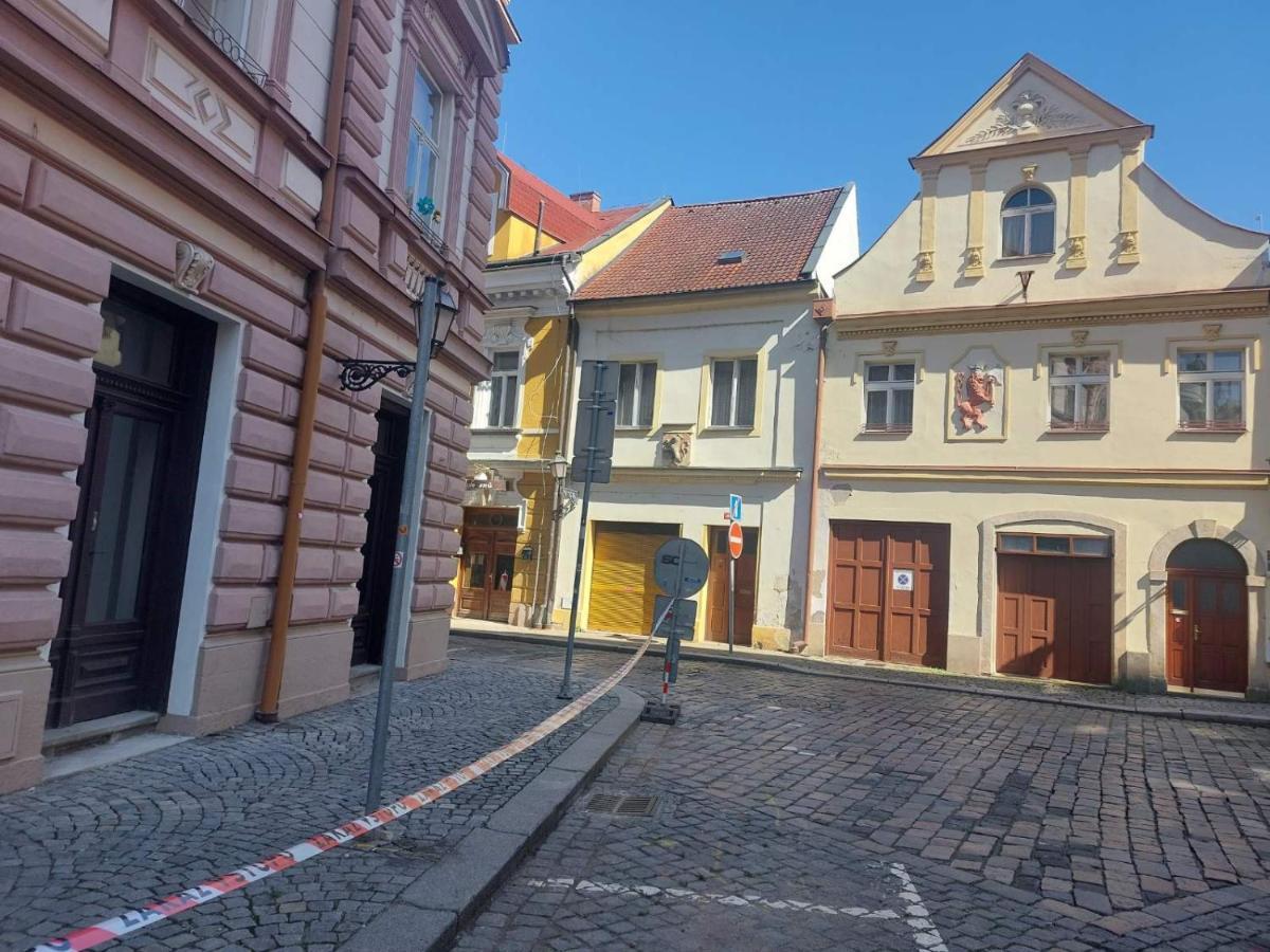 Apartman V Centru Na Velkem Namesti Hradec Králové Eksteriør bilde